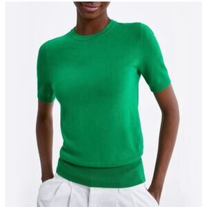 Zara Green crew neck Short Sleeve Top With gold buttons on the back. Small